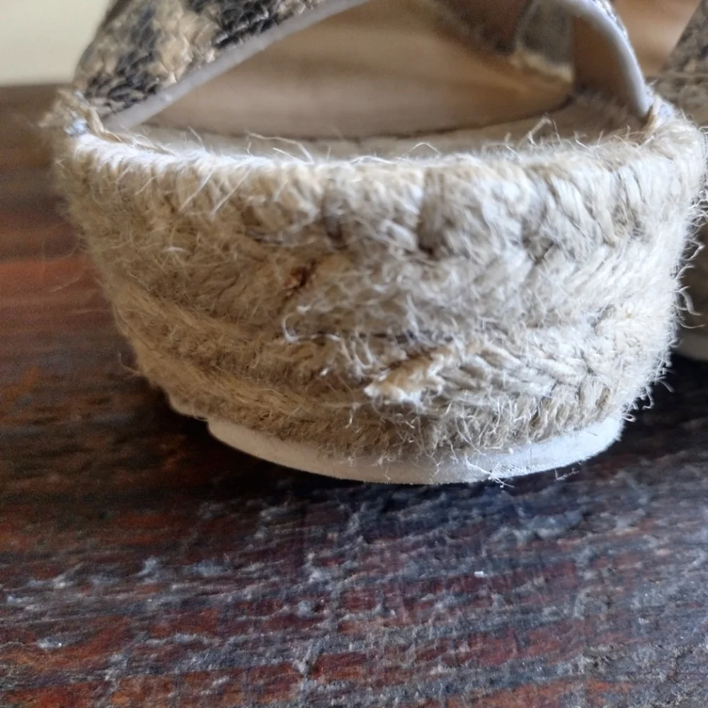 Marc Fisher Robbyn Gray Cream Snake Leather Platform Espadrille Sandals Size 7.5 - Picture 11 of 11